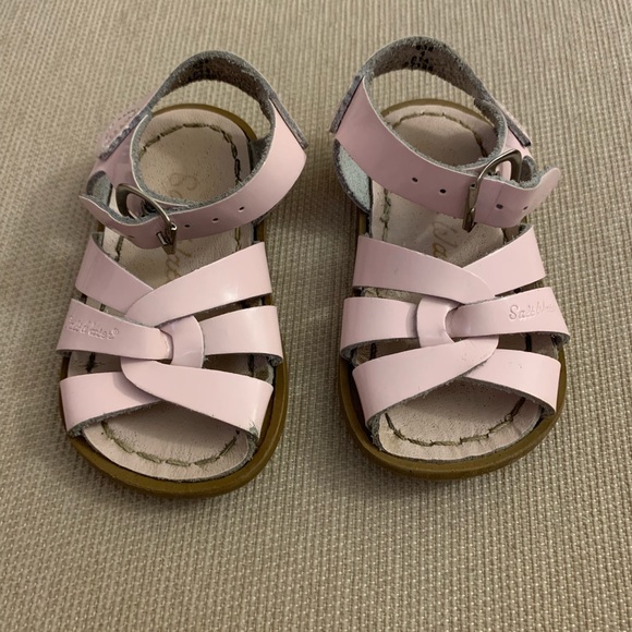 saltwater sandals size 4